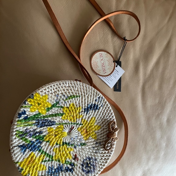 Round Rattan woven crossbody purse - Picture 2 of 6